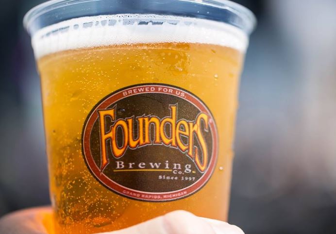 HappyRetreat_CT's tweet photo. MI’s @foundersbrewing creates complex, in-your-face ales. Try them at #happyretreat’s Craft Beer & Music Fest. Tix@ https://t.co/ErCwh8uFPi https://t.co/VemYpoZyps