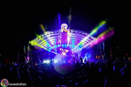 Raveolutionph's tweet image. That weekend feeling. Take us back to that wondrous night!  &amp;lt;3 &amp;lt;3 &amp;lt;3 🔥🔥🔥
#RaveolutionDavao2017
#RaveolutionPH #UniteinColor