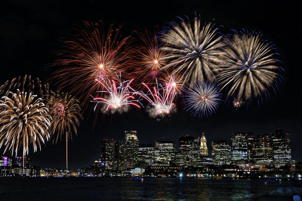 Amazing night celebrating "Illuminate the Harbor" at The Eddy!

#BostonHarbor #Boston #Fireworks #LoveWhereYouLive #EddyLiving #LuxuryLiving