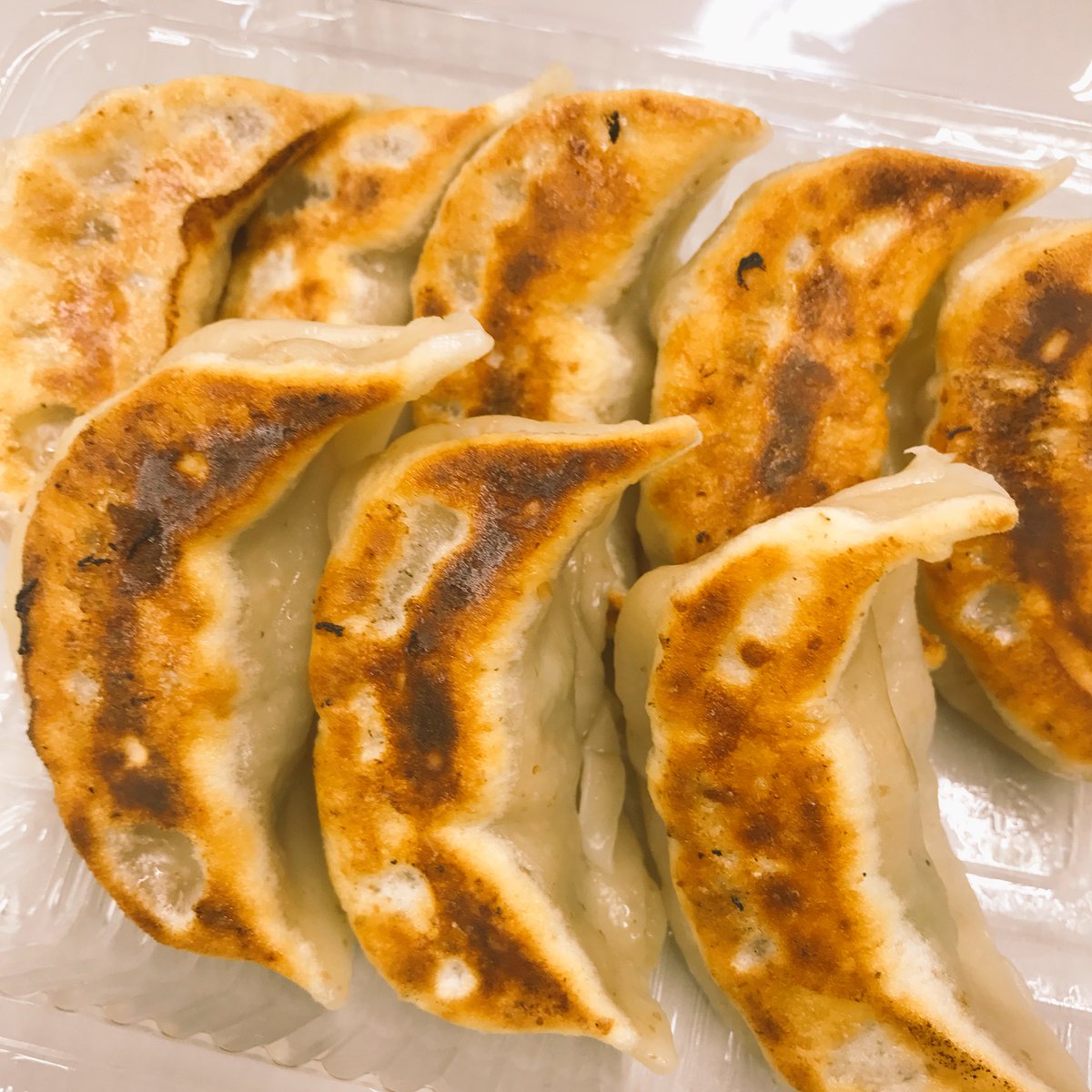 二見書房 一般書籍編集部 新しくオープンした店で餃子をお持ち帰りしてみました 肉汁たっぷりでうまいです 千代田区三崎町2 19 8 肉汁餃子製作所ダンダダン酒場 水道橋ごはん 水道橋餃子戦争