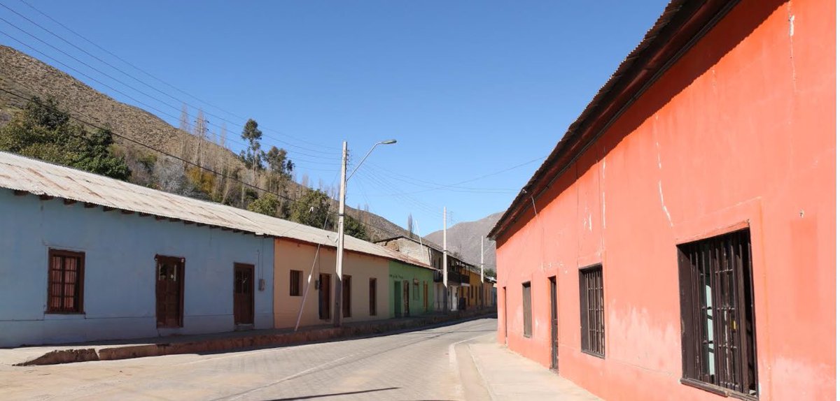 albertolarrains's tweet photo. Con Muni Monte Patria y PUC queremos restaurar Rapel en cordillera Limari. Ahí serán talleres diplomado: amantes adobe y patrimonio favor RT https://t.co/reIxCHbrDH