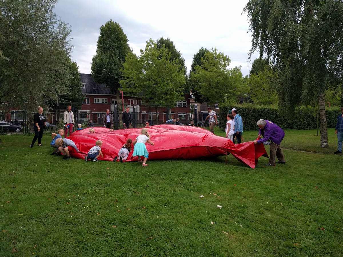 WijkEnCoPetraM's tweet photo. Vandaag het grootste scheet kussen van Lucas Keijning uitgeprobeerd. #griftsteede #scheetkussen https://t.co/INWKdVl2Pw