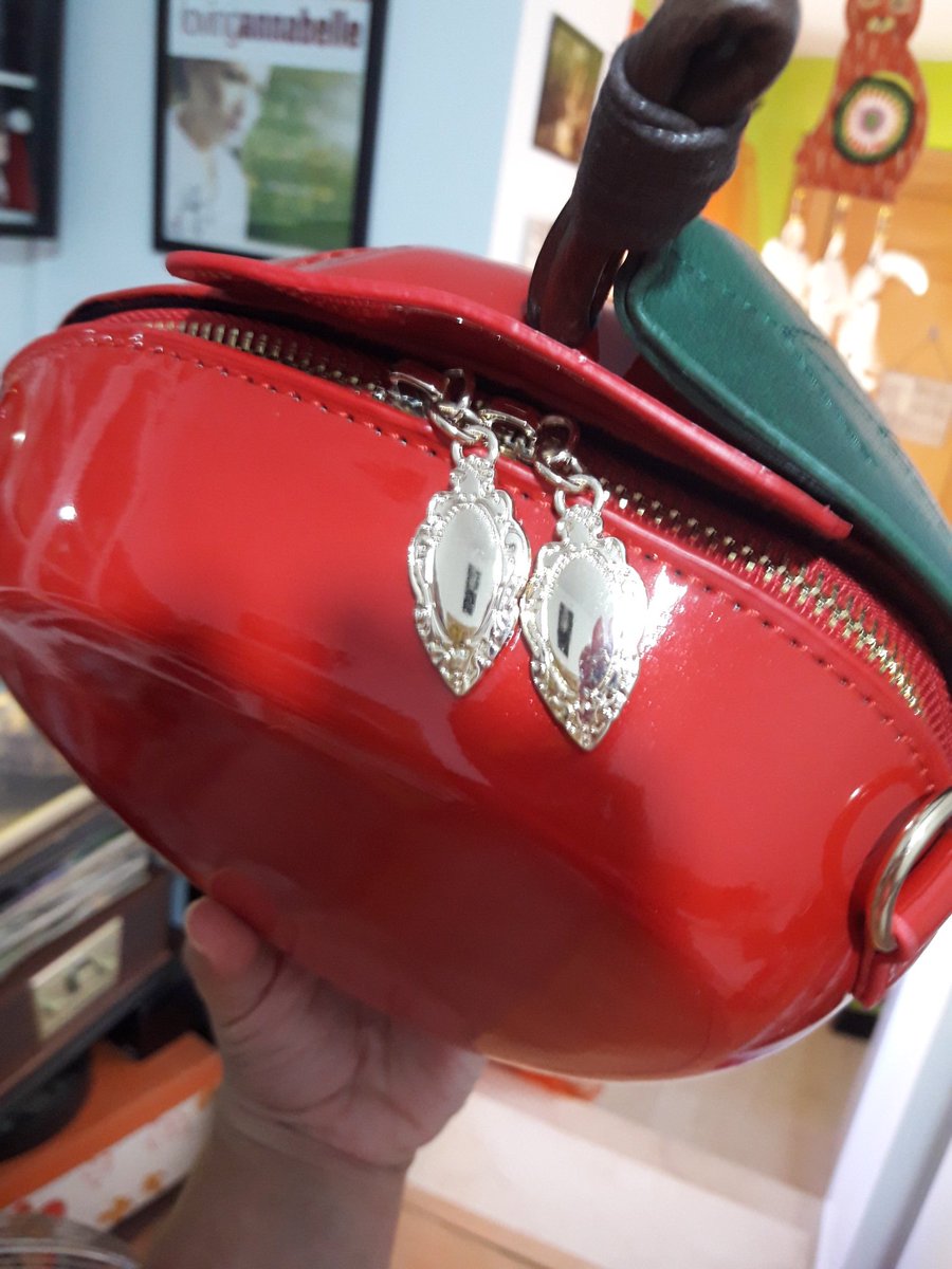 U está flipando con su nuevo bolso 😍