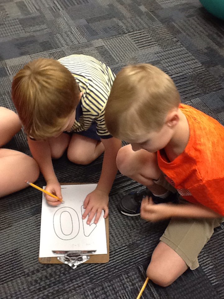 MrsAlexanderS's tweet photo. Collaborating to see how many ways we can make 10!
#teamwork #productivenoise @ElementaryFord https://t.co/UAEcNv6qdL