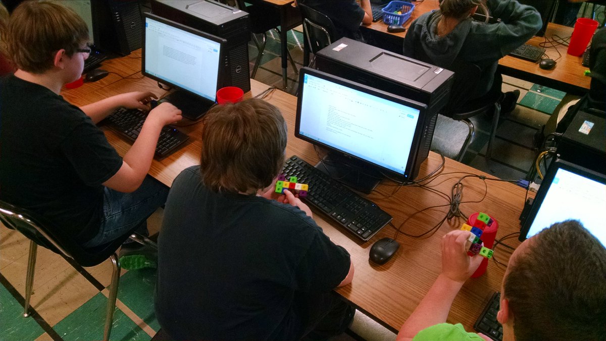 Mythbadger's tweet photo. Learning about #algorithms through a #ScienceOlympiad event. #WriteItDoIt challenges in @PLTWorg #TigerProgrammers #SJSDProud https://t.co/ZcwJTeOYvx