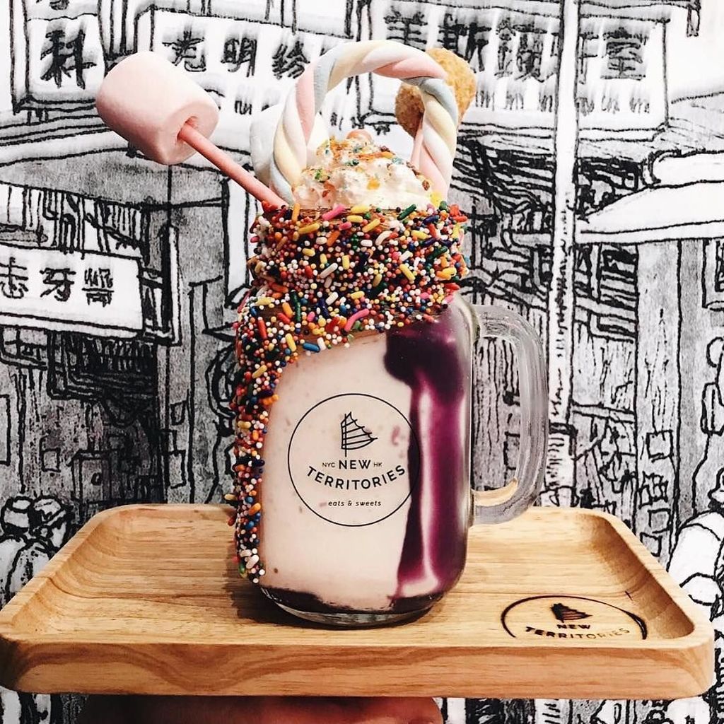 Devouring deliciousness! 😜 Help your #Airbnb Guests have an amazing time staying at your place. Share your perspective with them on #Roamlo…