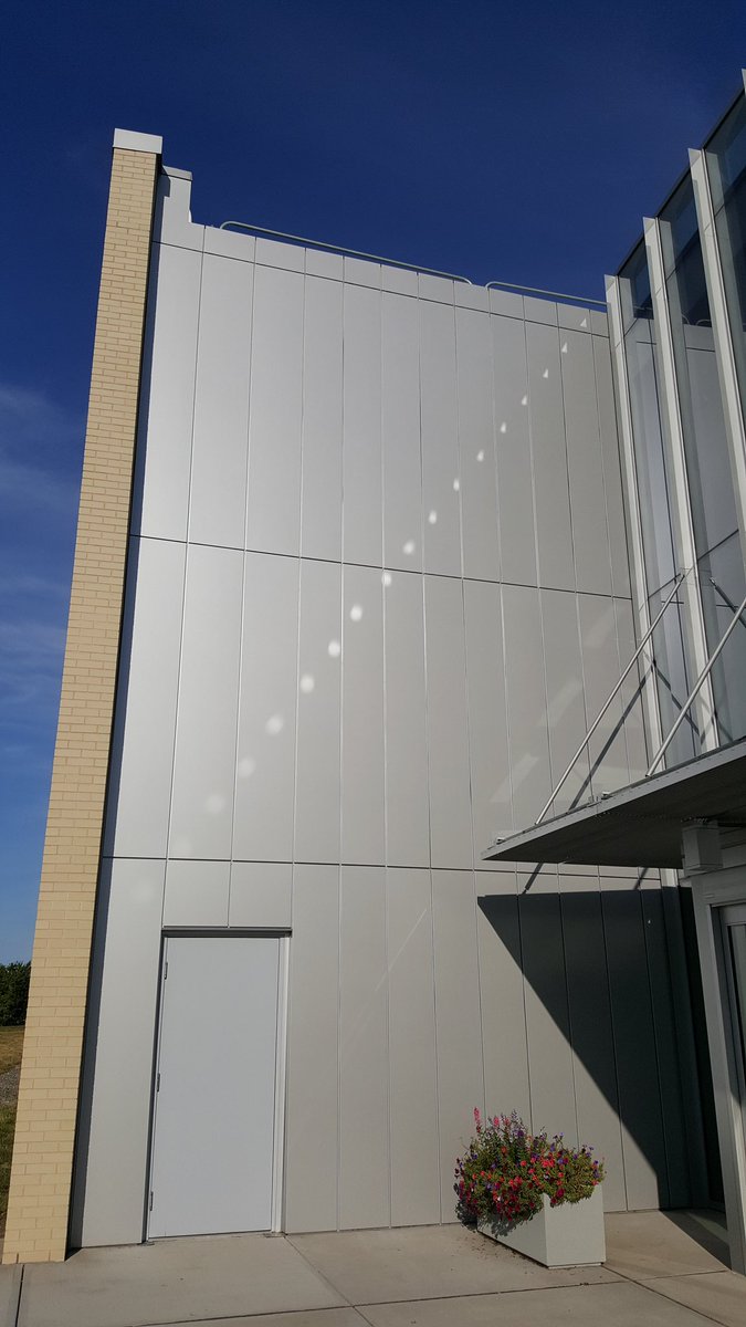 jkmgarofano's tweet photo. Fascinated by this awesome projection on our @UTC Research Center main entrance this morning! #Techmazing #STEM #WeAreUTRC #nerdgasm https://t.co/crarxKDm8K
