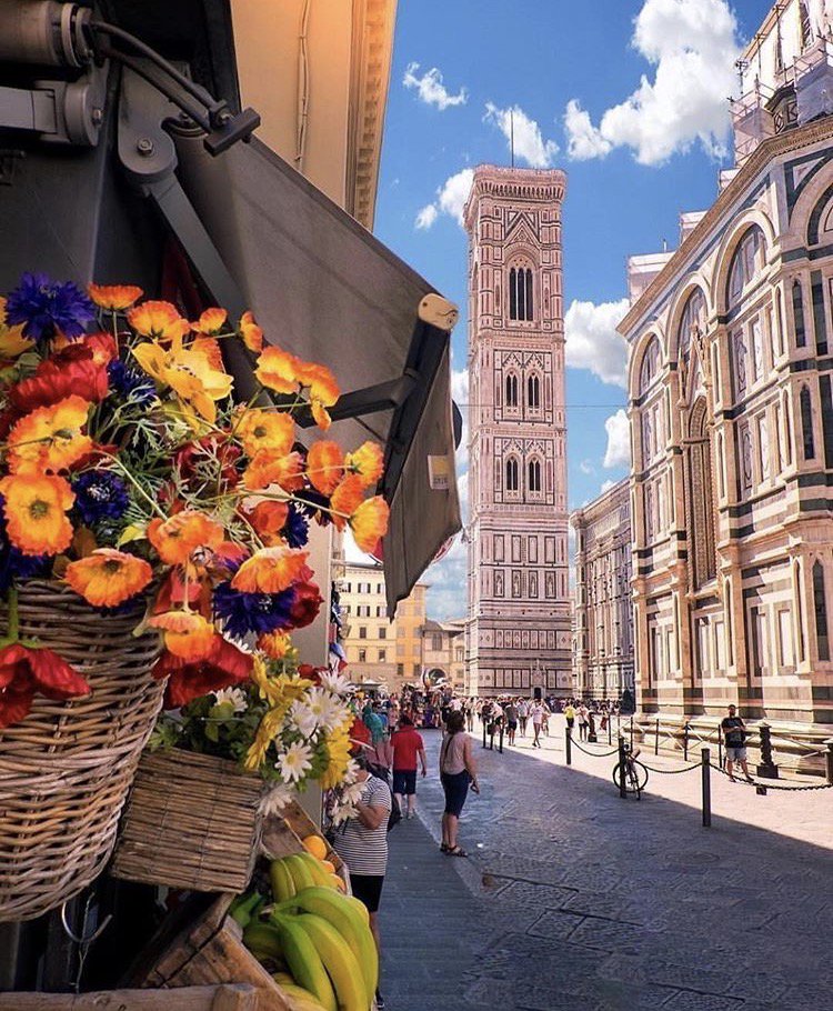 The breathtaking #PiazzadelDuomo. Beautiful spots and historic sights await on our #TuscanCulinaryAdventure  cred VisitFlorence.com