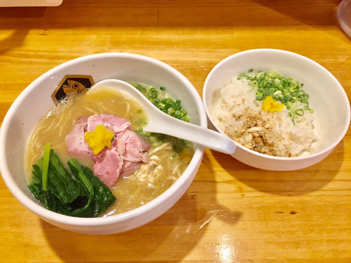 主夫のキロク 錦糸町 真鯛らーめん麺魚 へ 濃厚真鯛らーめん雑炊 セットを注文 さすが名店 非常においしい 出汁から香ばしい身の風味まで 鯛を丸ごと味わえる一杯 ゆずを溶かせばまたあっさりした味に変化 雑炊まで本当に美味しかった 星4 5 真鯛