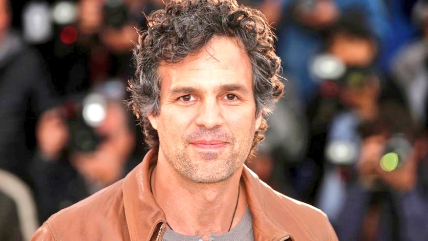 CommonSense48's tweet image. Mark Ruffalo calls for Donald Trump to be removed from office as he marches against white supremacy 

flip.it/TtGwoA