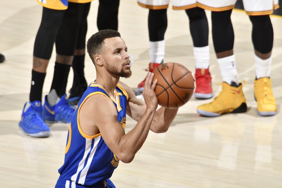 BleacherReport's tweet image. Steph Curry donates $118K to Hurricane Harvey relief after knocking down 18 three-pointers 👏

🎥: ble.ac/2wXFhpC