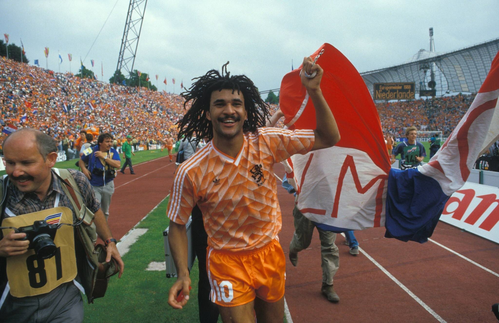 Happy birthday\s 

Ruud Gullit 