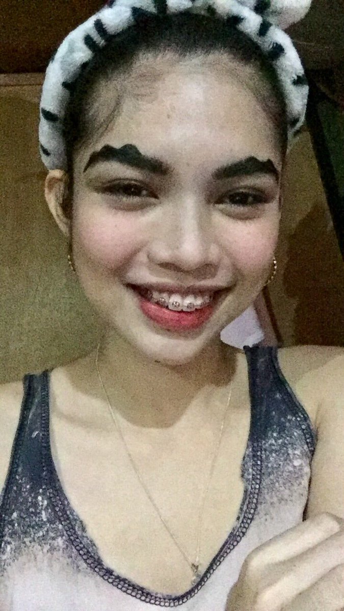 DianePitos's tweet photo. dahil may twitter na ulit si meng 😂 say hi to my #wavebrows #eyebrows di ko na kaya i-wave pa ang hirap ! makapal kilay ko 😭😂 https://t.co/cnnmJS93uG