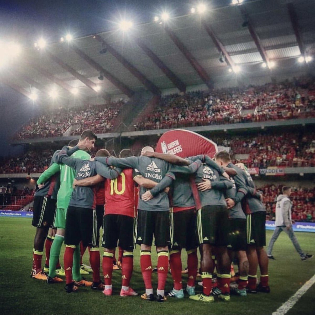thibautcourtois's tweet photo. Good victory yesterday! Happy to see my friend @hazardeden10 back on the pitch! 🇧🇪 https://t.co/UArF6a3lAr