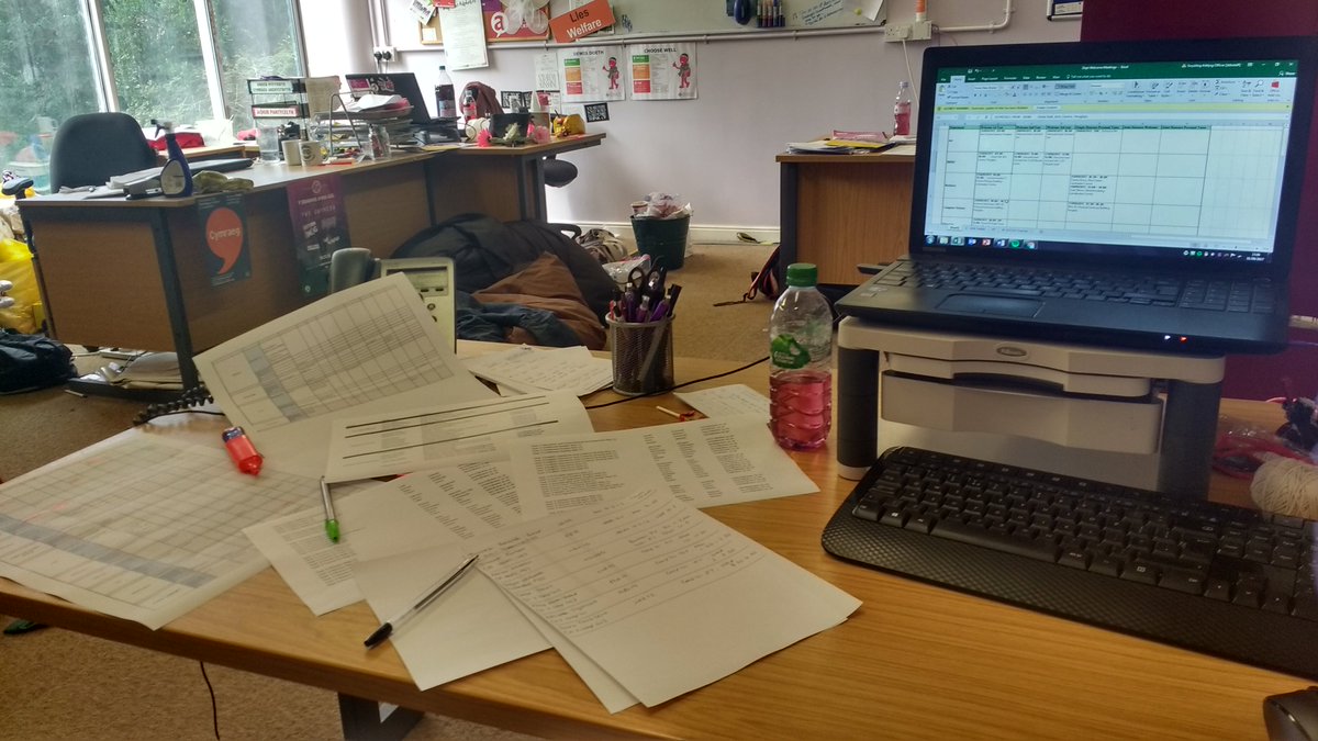 AAAberSU's tweet image. Spending my day rep mapping and organising Welcome Week talks. I think I need a bigger desk! #AcademicReps #WelcomeWeek #BusyFriday