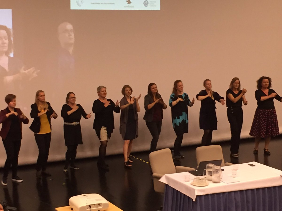 liisahalkosaari's tweet photo. Seminariet slutades med Vårt land - ett STORT tack till underbara studerande! Staffetpinnen vandrar vidare. #Livs17 #FinSSL #DeafPower https://t.co/4NlirFqdrX