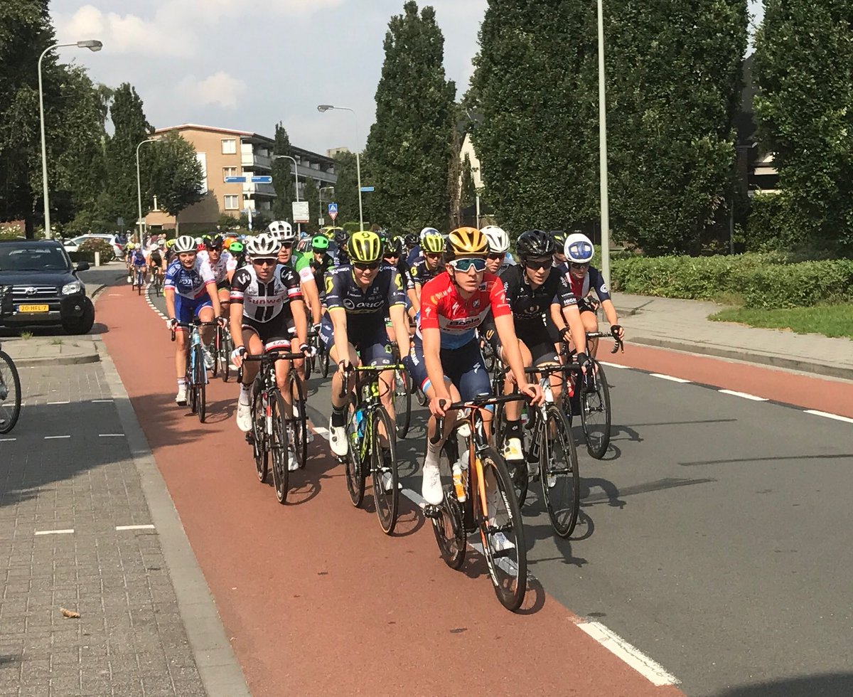 кристін мажерус очолює пелотон