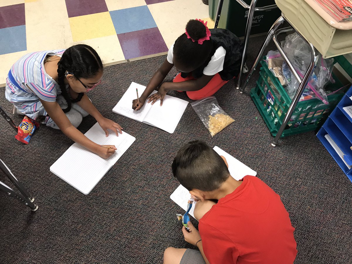 mscarlisi's tweet photo. Working together to identify the theme of "the three little pigs". https://t.co/JEpQbQUHRq