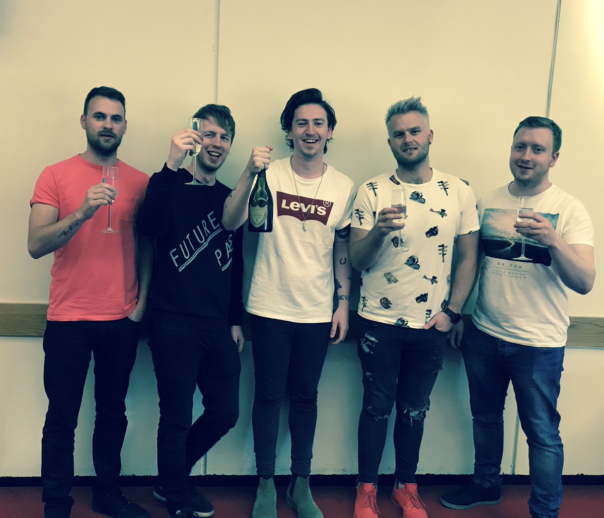 picturethis's tweet photo. OUR ALBUM IS OFFICIALLY NUMBER 1

T H A N K   Y O U https://t.co/FmKjfCp2oG
