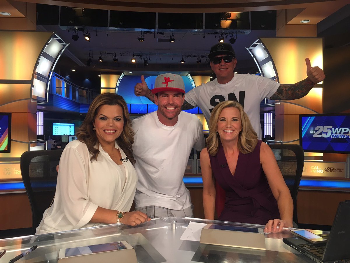 Iam360Wise's tweet photo. #SouthFlorida News .@vanillaice and @WesKainMafia Live in #WestPalmBeach helped raise 💲💲for #Texas residents 🏁 #Thanks Guys #360WiseMedia®📣 https://t.co/6FZVdR88lP