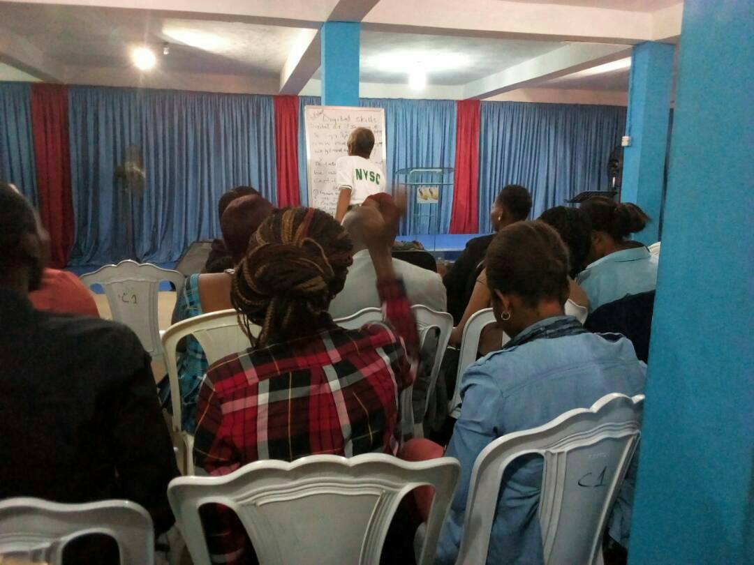 EstherEmiator's tweet photo. An Anambra Sdgs champion empowering youth with digital skills to help fight #poverty
#MTGNg #digitalskills4africa #SDGsdigitaltraining https://t.co/oQhUUqhYei