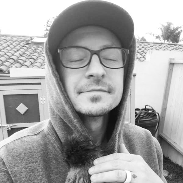 asaneboo99's tweet photo. @TalindaB 💔🖤 I miss him. Every day. Every time I hear Linkin Park. Every day I see a pic of him. #lpfamily #LinkinPark #ripchesterbe https://t.co/BKRV5I0p5u