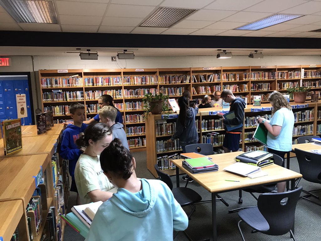 MediaRms's tweet photo. 6th graders enjoying browsing during their first visit to RMS media center! #rmsServes https://t.co/sCS0pW9nc1