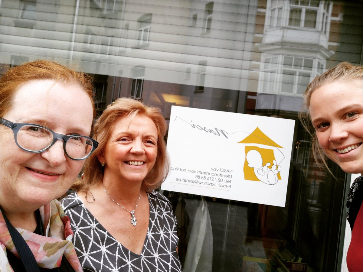 VrouwenVrij's tweet image. Net onze ingezamelde schoolspullen gaan afleveren bij Nasci vzw. Bedankt aan iedereen voor de donaties! #liberalevrouwen #endpoverty