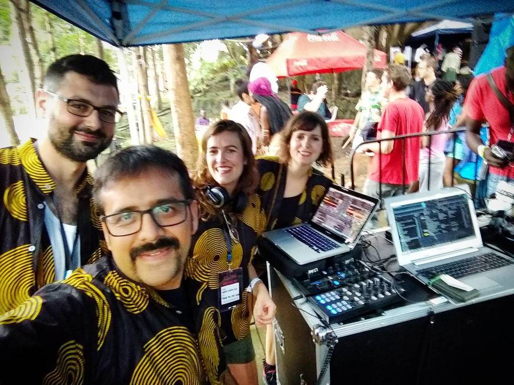 motokiatu's tweet photo. Estrenando para el @nyegenyegefest #tomuchsause #festival #uganda #africanfabrics #now #chill https://t.co/5px5vkDcnA https://t.co/C3xBeuzOTQ
