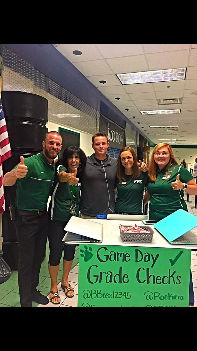 Str8_outta_Fpc's tweet photo. If it wasn't for these ppl right here I probably wouldn't have made it this far #BulldogPride #FPCFAM https://t.co/Irmwz5koHT