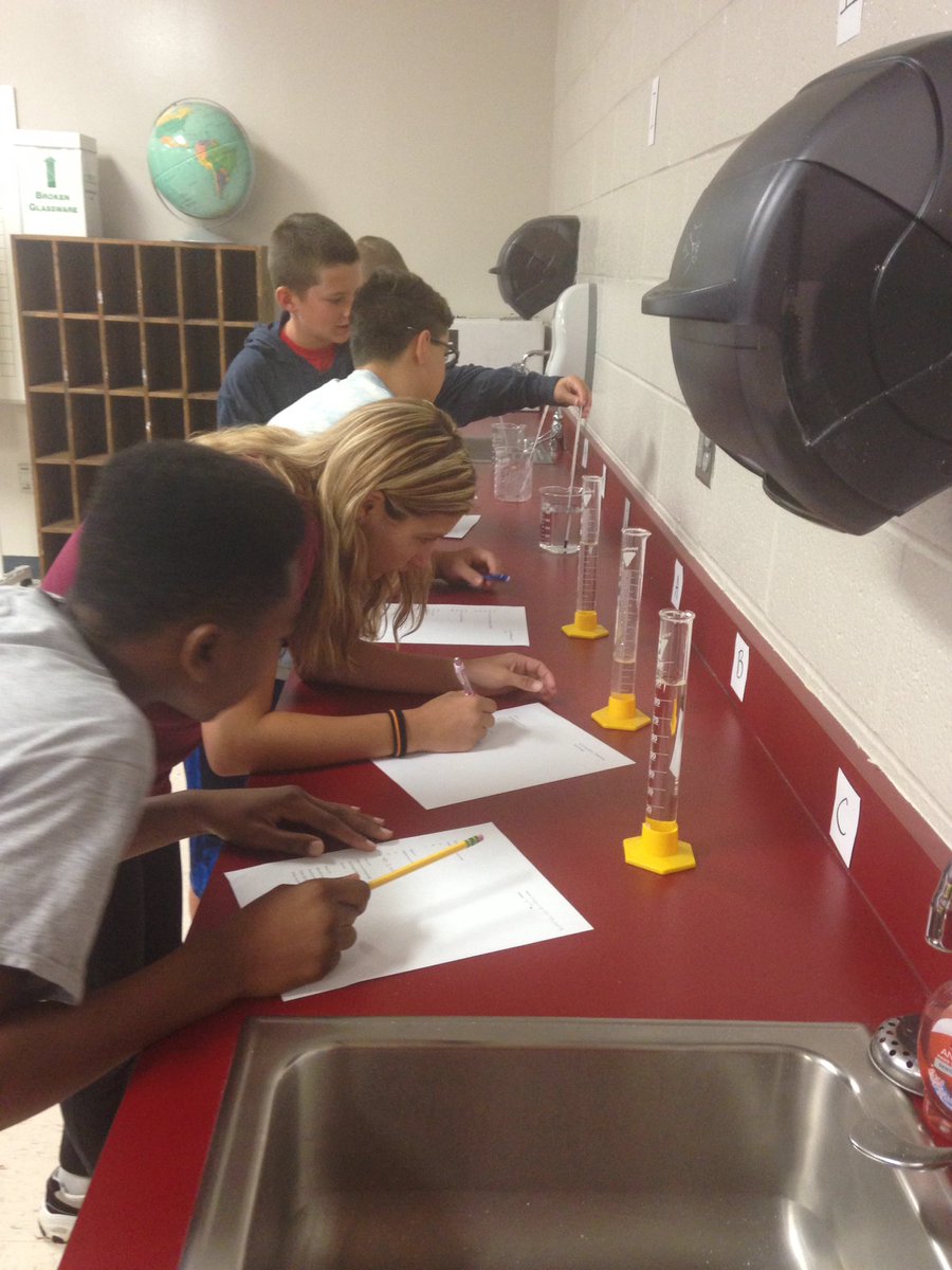 meskillscience's tweet photo. Practicing making scientific measurements #hrmspatriots @hrmspatriot https://t.co/cMdG5CeriJ