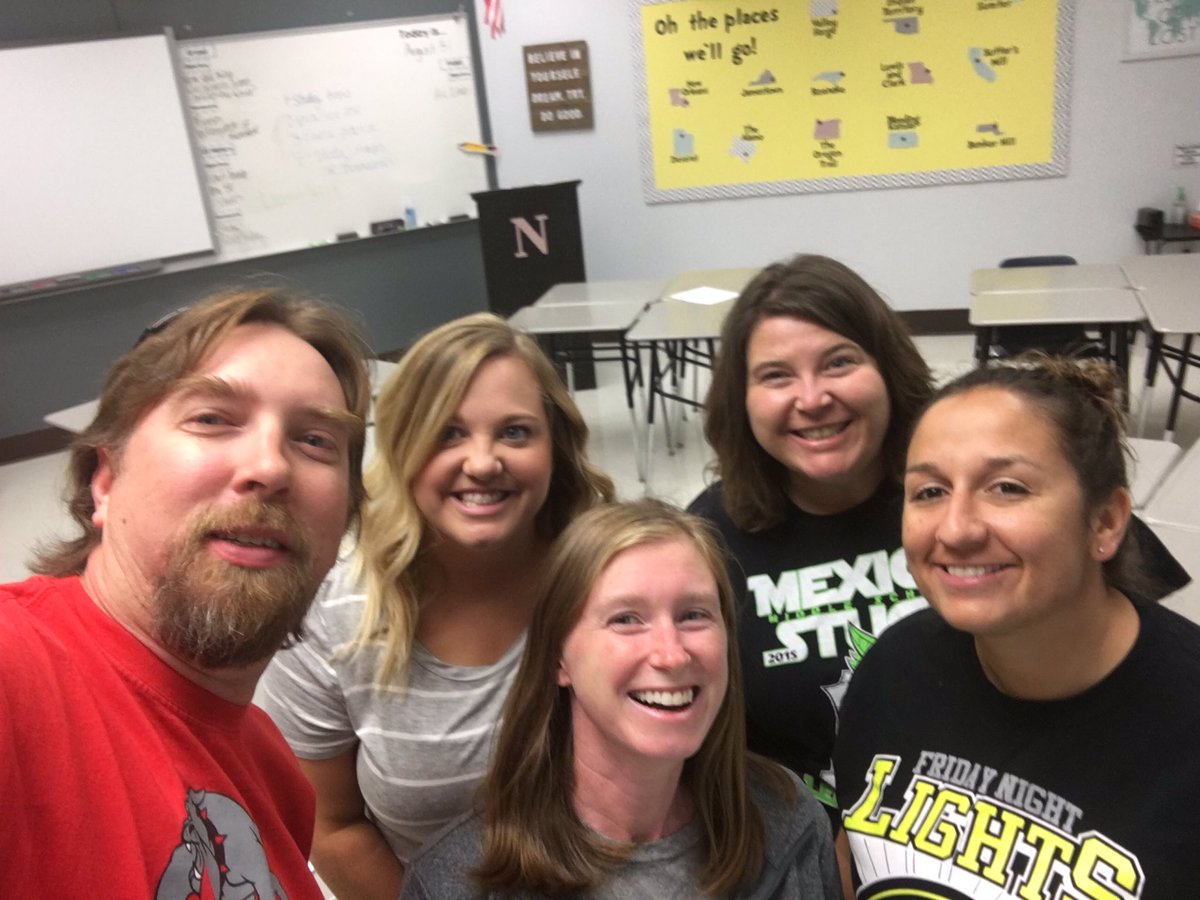 RoweSp09's tweet photo. TEAM time=game changer Ts and Ss all #MakingMindsStronger #WeAreFamily #B2SBlitz @MMS_Mexico_MO https://t.co/4YMgjdz69P