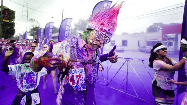 Weekend! Dan lopen we op de piste (#Memorial), over mijnterrils (#BattleofThor) en door wolken van kleur 🌈(#TheColorRun).Can't wait! #Golazo