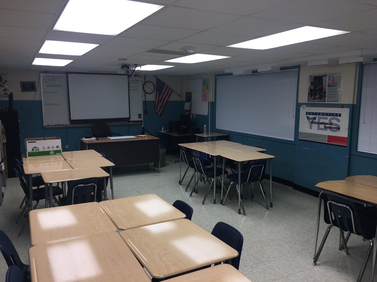 APSAutoTechcc's tweet image. Automotive team collaboration on implementing, launch/team/ framework. @APSCareerCenter @ACC_Collision @engage_learning @Margaretchungcc