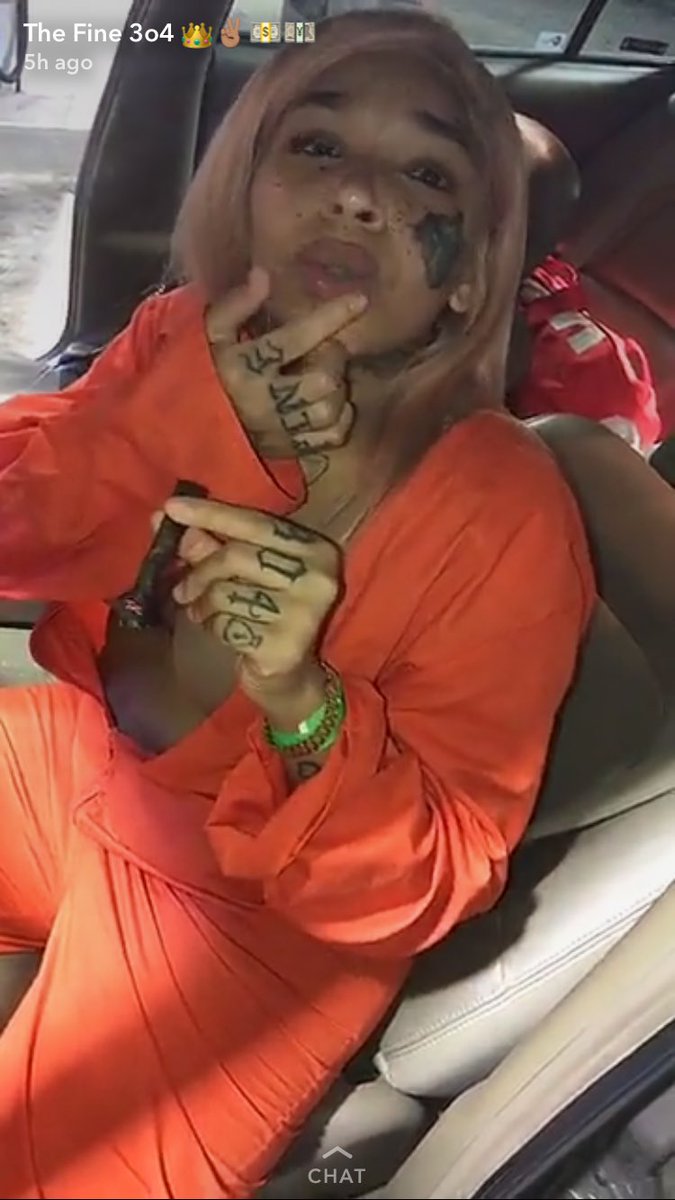 __DerekNesbitt's tweet photo. Sis.... WHY DID YOU WEAR YOUR JAIL JUMPSUIT TO THE CLUB ON YOUR FIRST DAY OUT???? #FineHoe https://t.co/LfxDKijLjZ