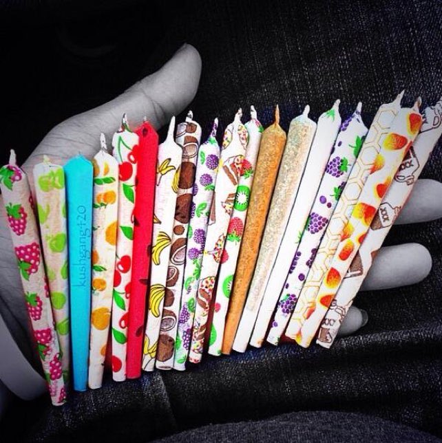 maryjane4lyfee's tweet photo. Pick one! 😜 #flavoredpapers #cannabis #stayhigh #keeponerolled #weed #maryjane @Stoneychicochik @_jena4n @Hippie_of_Love @CLyK76 https://t.co/HoPFvsNuie