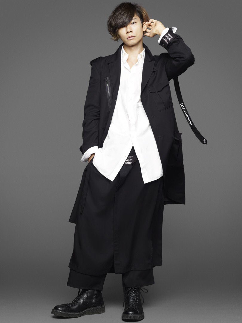 shadovsora's tweet photo. これで35歳だよ？
モデルにしか見えない。 
ほんとカッコイイ。
#アレキサンドロス 
#すごいと思ったらRT https://t.co/EF8stYn9Qv