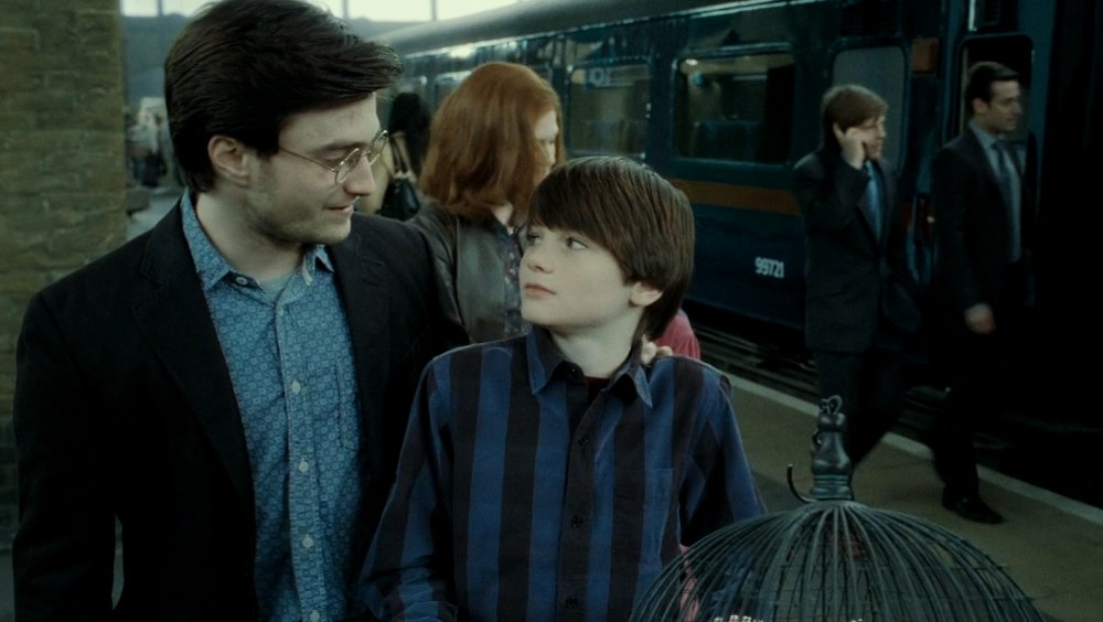 Return_Hogwarts's tweet photo. King's Cross to Hogwarts 19 years later...  #BackToHogwarts #19YearsLater https://t.co/hmSiWgEJQF