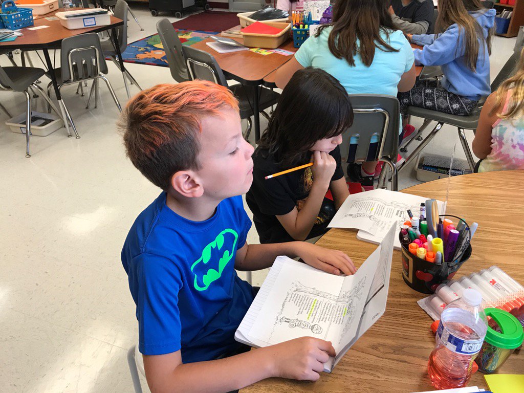 MrsMackey4's tweet photo. Synthesizing our thoughts during shared reading.#thinkingaboutreading https://t.co/0CZF9QHpqH