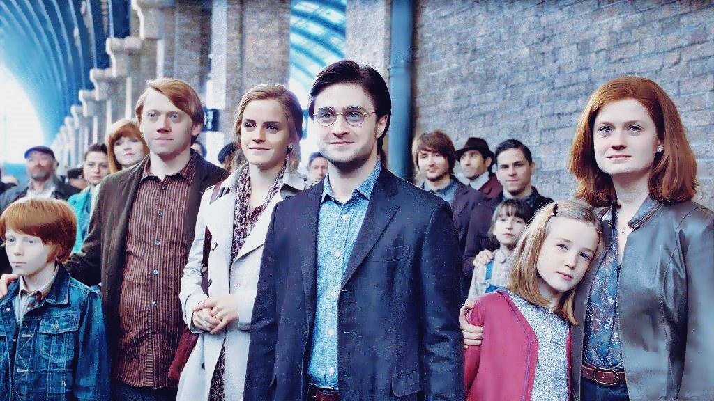 Return_Hogwarts's tweet photo. King's Cross to Hogwarts 19 years later...  #BackToHogwarts #19YearsLater https://t.co/hmSiWgEJQF