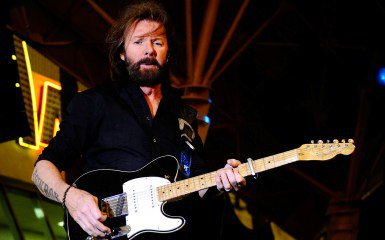 BstCountryRadio's tweet photo. Cause I love the way you always go and mess me up
If you were a whiskey, girl, I'd be a damn drunk
@RonnieDunn #RSMN https://t.co/Xh6uoB7e0X