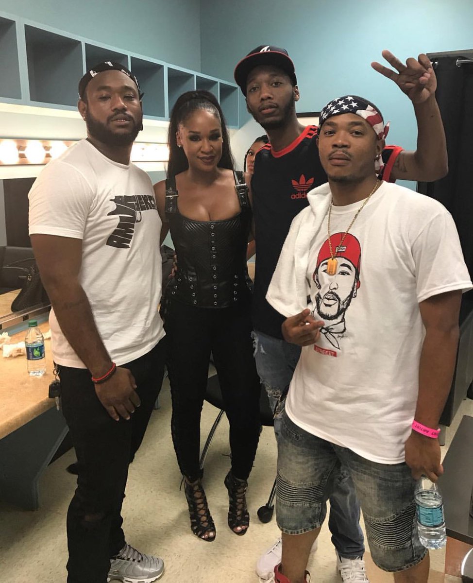Swave200's tweet photo. #Fly4eva @TraciSteele @mookmanshawty @Only1Easton ... #FreeMcfli #FreeLilVee ๐๐๐ฟ๐๐๐ https://t.co/twvhrk286i