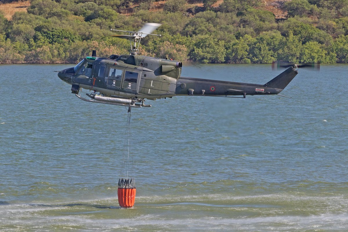 ItalianAirForce's tweet photo. #InCorsoOra nostro equipaggio con elicottero #HH212 #80CSAR #15Stormo in volo su #Custonaci -TP per una missione di spegnimento #incendio https://t.co/mKsPwxi8BO