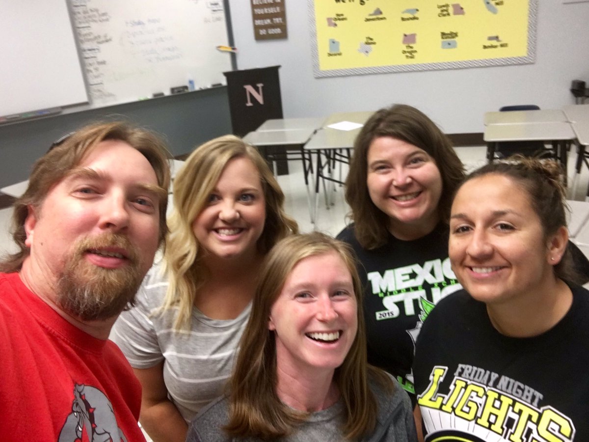 MsNicholsMMS's tweet photo. I've been blowing up #B2SBlitz today, but each year your team and content partner become your family! #WeAreFamily π https://t.co/4OkR6q5agy