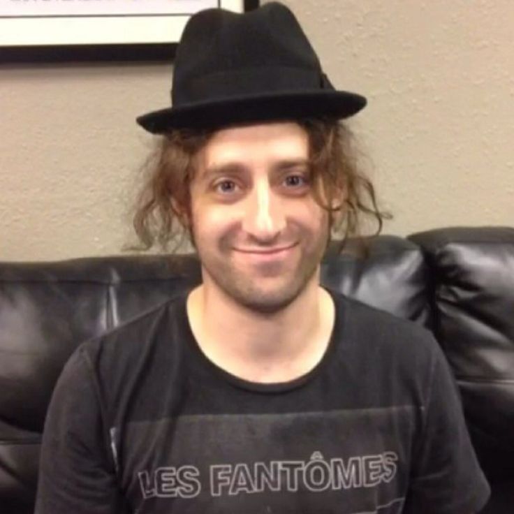 rosecolorednina's tweet photo. The fedora looks good on Joe too! He should wear it sometimes. #TrohMANIAday #NotBadJoe https://t.co/PrJl7F7nNQ