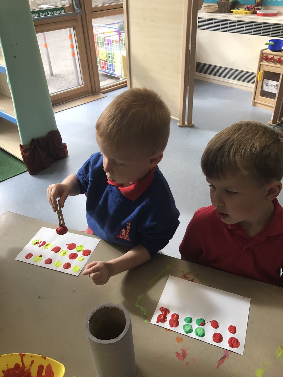 MissRae_1's tweet photo. Exploring pattern, creating and continuing them in a variety of ways! Glad it is Friday in p1. What a busy week. #week3done https://t.co/pl3FaSUfZP