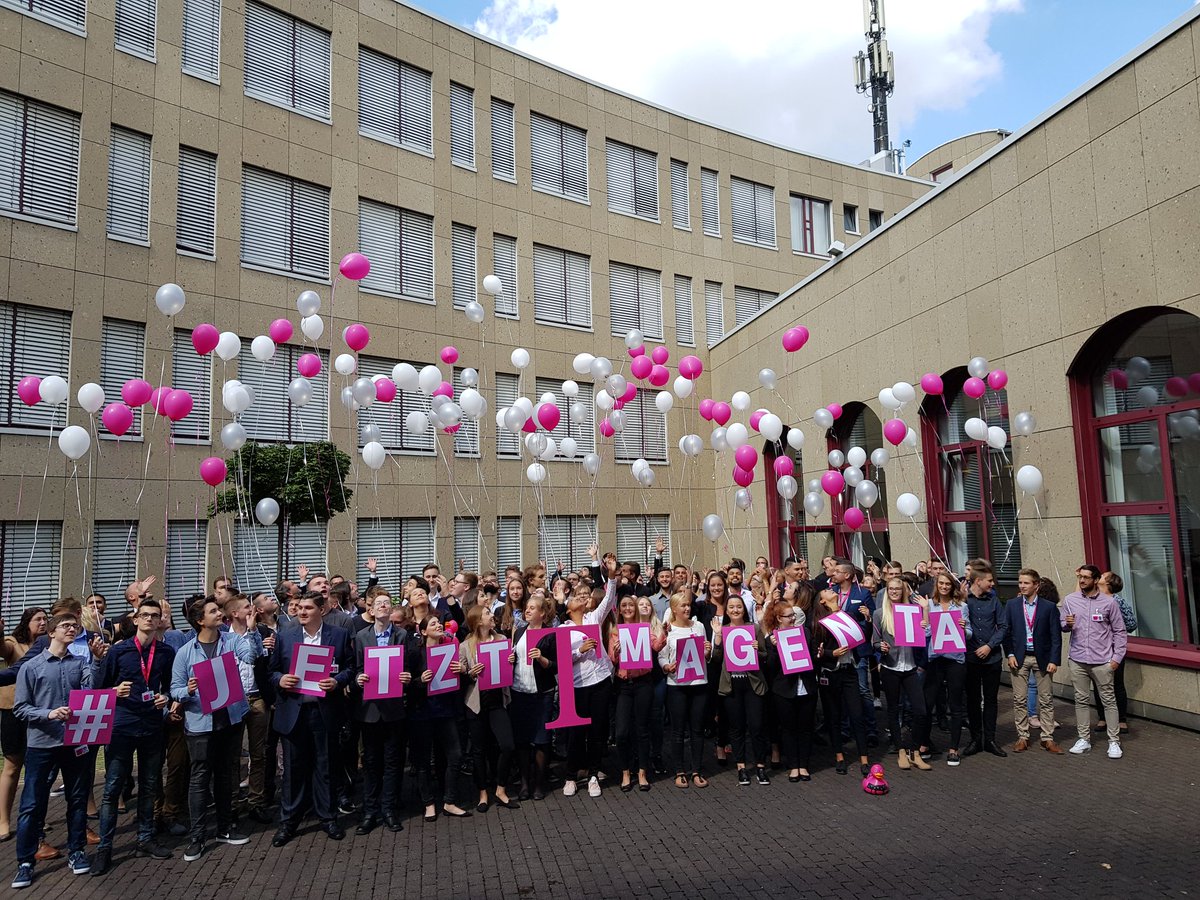 Marxxi_TB's tweet photo. Auf einen guten Start in der Telekom wir sehen uns auf den nächsten Telekomveranstalltungen #azubi2017 #jetztmagenta #telekomwall https://t.co/WDKNSioThk