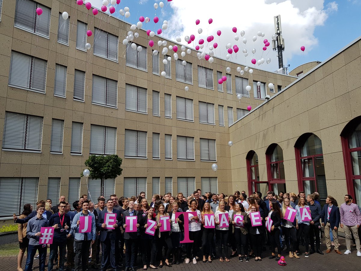 Marxxi_TB's tweet photo. Auf einen guten Start in der Telekom wir sehen uns auf den nächsten Telekomveranstalltungen #azubi2017 #jetztmagenta #telekomwall https://t.co/WDKNSioThk