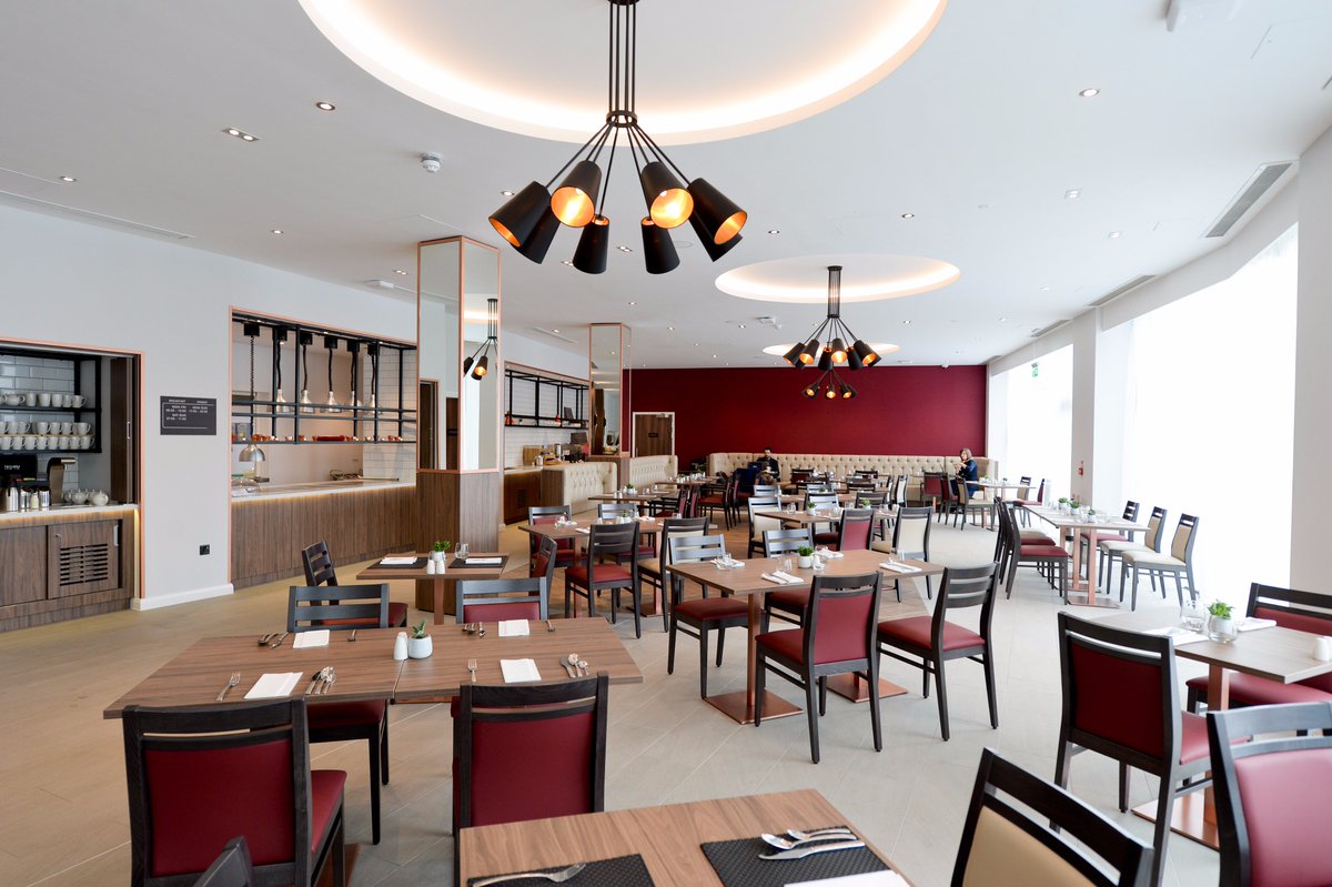 lancscricket's tweet photo. The new @HiltonGardenInn here @EmiratesOT is open!

The bar is open to the general public too! 🍺🍷

➡️ https://t.co/JVazyYUgmC https://t.co/6Bf2nZ5N0s
