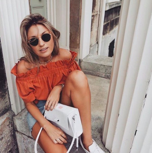 dreamscodeuk's tweet photo. Friday chilling with @laurencrowe88 ❤️ #DreamsCodeLove #DreamsCode #EYESHADOWbag https://t.co/R8RcvvXLKZ